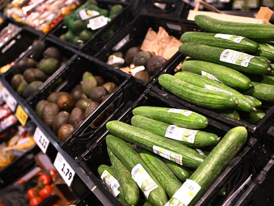 Minima winkelen voor minder bij supermarkt Moes in Leeuwarden