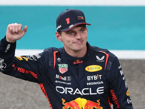 De auto van Max Verstappen wordt gepresenteerd