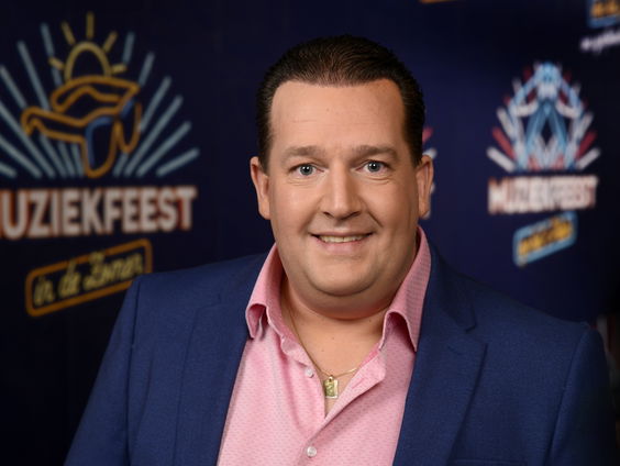 Stef Ekkel vertelt over zijn nieuwe single 'Wat fijn dat je vreemd ben gegaan'