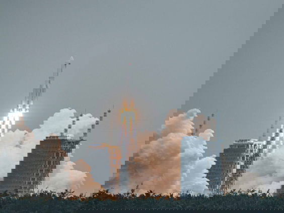 Resten Chinese raket kan zondag op aarde neerstorten