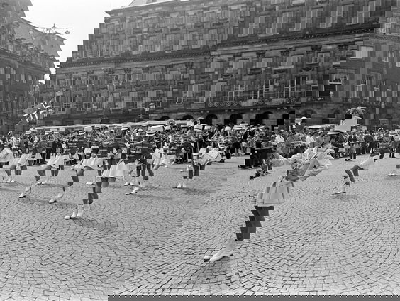 De majoor werd een dansmeisje