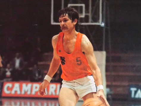 Jan Dekker wint in 1976 met het Nederlands Basketbalteam van Cuba!