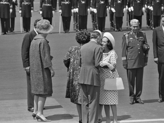 Van nu naar toen in de jaren 60: koningspaar op bezoek in het buitenland
