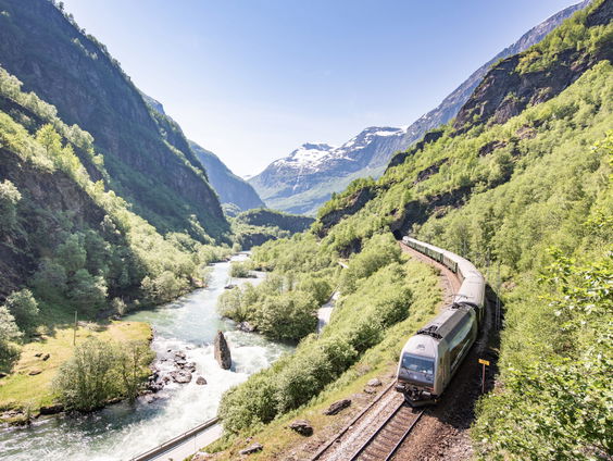 Voice-over Bob van der Houven geeft een kijkje achter de schermen bij Rail Away!