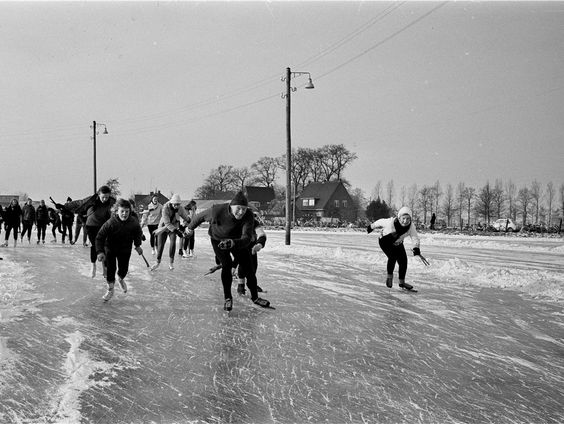 Jaap Nienhuis slaat eerste paal voor musical Elfstedentocht 1963