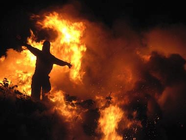 Duivelspop op het Paasvuur