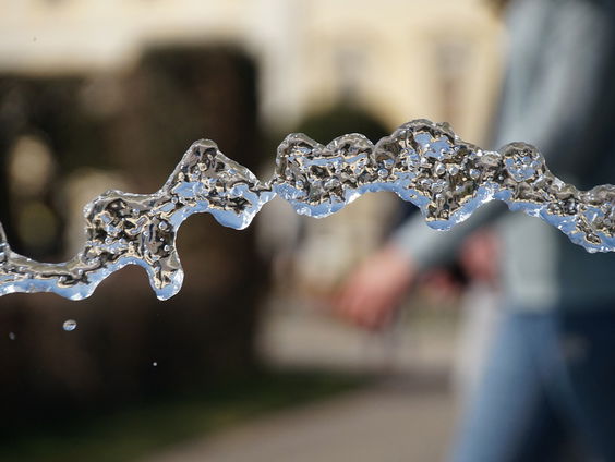 Pissige uitglijder van Macron