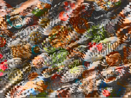 De bewoners van de L-flat in Zeist maken samen een kookboek