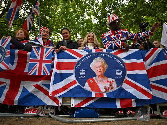 Elma volgt de festiviteiten rondom het jubileum van koningin Elizabeth