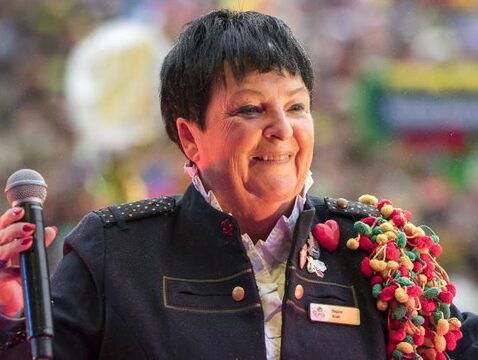 Beppie Kraft zingt voor de koning op Koningsdag