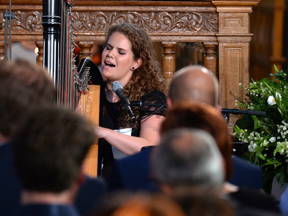 Iris Kroes over 10 jaar Anniversary, Harp covers en haar paasconcert