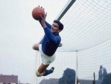 Danny van der Linden brengt boek over keeper Frans de Munck alias De Zwarte Panter