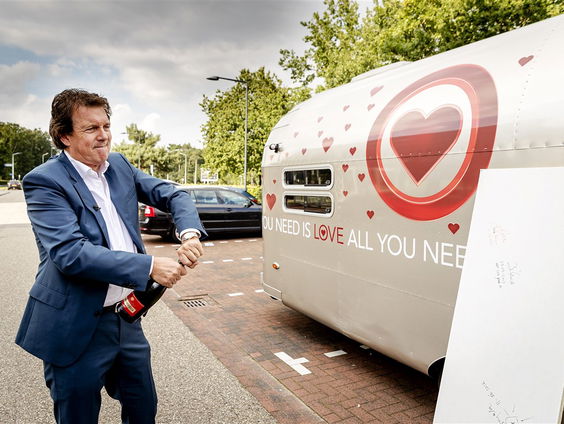 Robert ten Brink over All You Need Is Love Kerstspecial