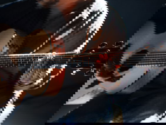 Petra is muziektherapeut en brengt verlichting met liedjes