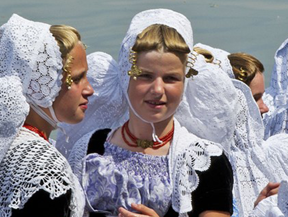 "Zeeuwse klederdracht moet geen geschiedenis worden"