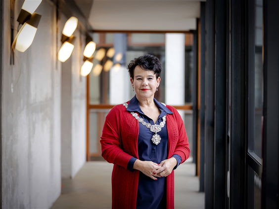 Vrouwen veroveren steeds vaker de ambtsketting