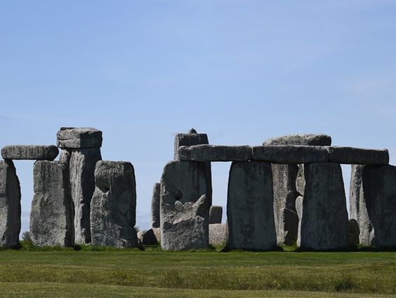 Hans bouwt zijn eigen Stonehenge