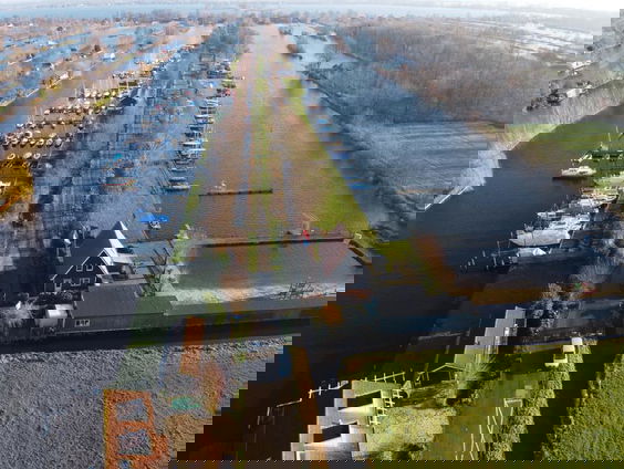 Gerhard Hof (72) maakte Drone-foto's langs de hele Vecht op de fiets!