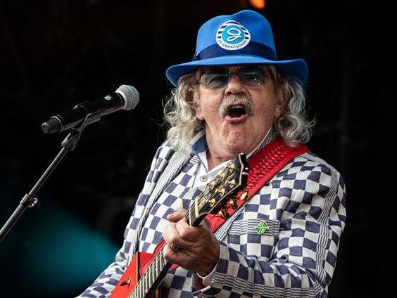 Anhanger Bob kijkt uit naar Normaal!