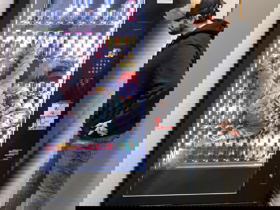 De foto's van Kenny zijn een nachtmerrie voor bezorgde ouders