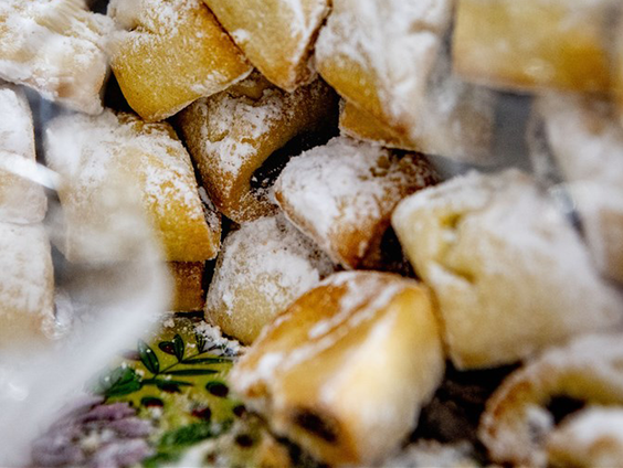 Hassan bakt speciaal brood voor de Ramadan