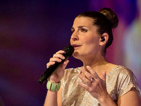 Nieuwe biografie over zangeres Kinga Bán