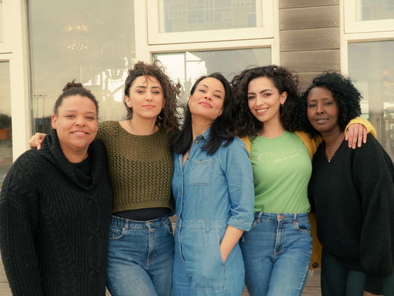 Eerste zwembadtheatertour van Nederland met theatervoorstelling Trojaanse Wijven