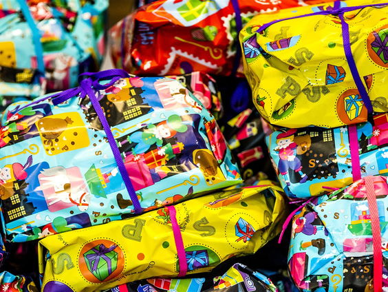 Stichting Sint voor ieder Kind geeft cadeautjes aan gezinnen die het minder breed hebben