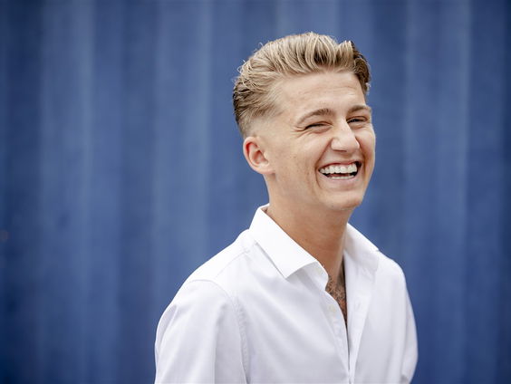 Mart Hoogkamer over zijn nieuwe single 'Neem Er Één Van Mij'