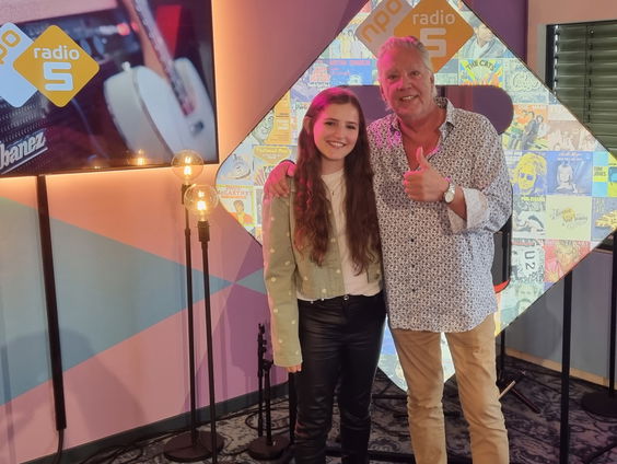 Anique in de studio over haar eerste single 'There With You'