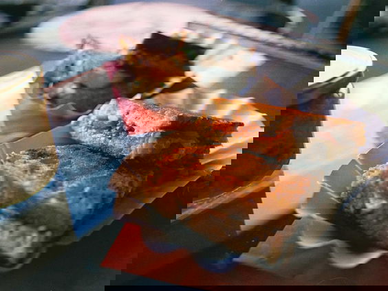 Benjamin verdient zijn boterham met oud brood