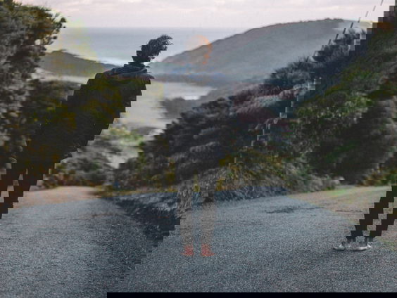 Anton Nootenboom maakt wandeling van 3000 km in Australië op blote voeten!