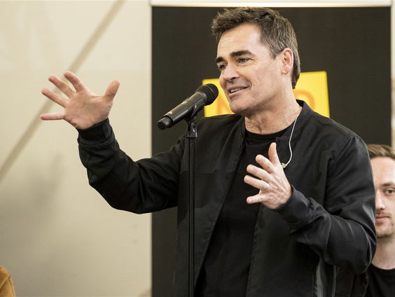 De nieuwe single 'Veel Te Laat' van Jeroen van der Boom is uit!