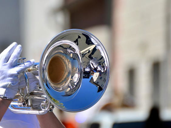 Hoog van de toren blazen