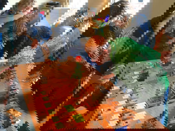 Rob de Looff uit Utrecht maakt muziekdoosjes van oude stadsbomen die gekapt moesten worden