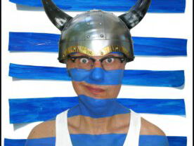 Mark van de Veerdonk treedt op in zijn eigen weiland