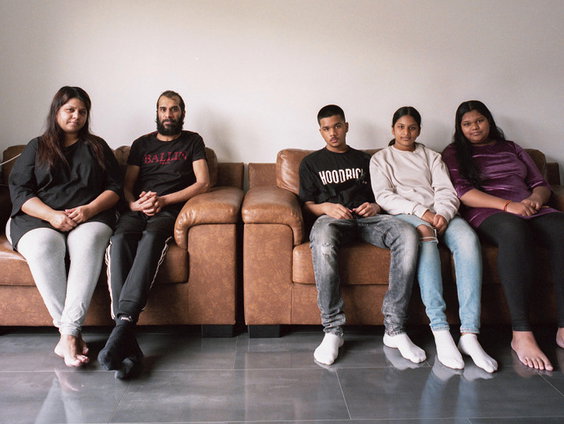 Bert Teunissen maakt foto's van slachtoffers van de Toeslagenaffaire