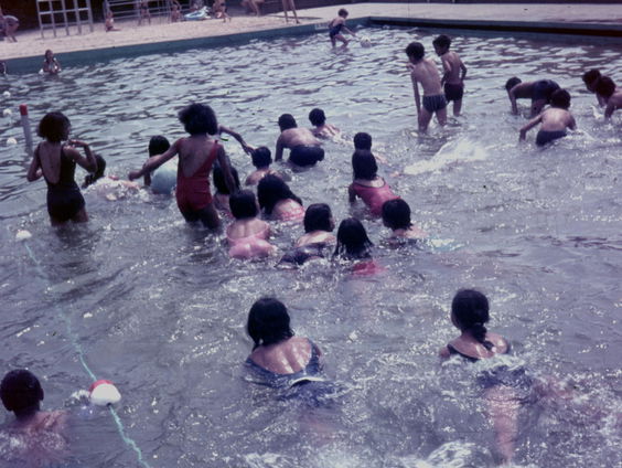Zwemles in de jaren '60: badmeester Jan neemt ons mee