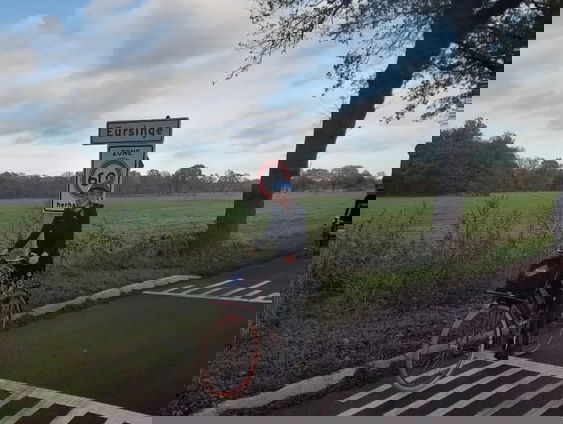 Maartje (22) fietst deze zomer langs alle Drentse dorpen