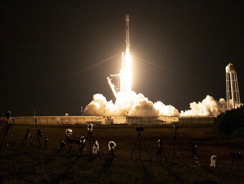 Space-X op ramkoers met de maan