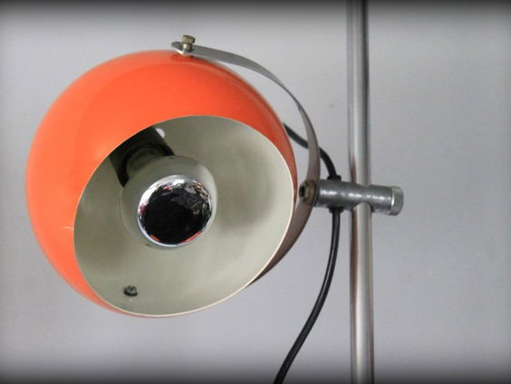 Brandt er bij jou thuis ook een Herda Lamp in 1976?