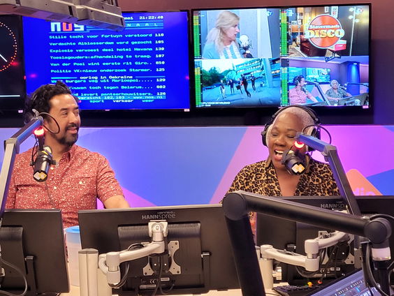 Jörgen Tjon a Fong en Jetty Mathurin te gast