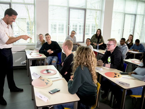 Stel dat de Tweede Kamer een schoolklas was, hoe ga je dan om met lastige leerlingen?