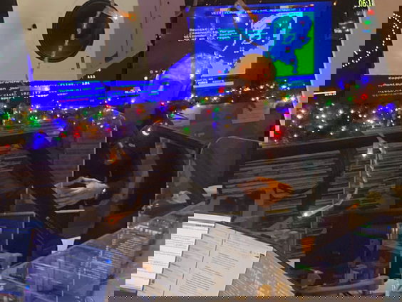 Evert ten Napel reikt de Theo Koomen Award uit aan Léon Haan