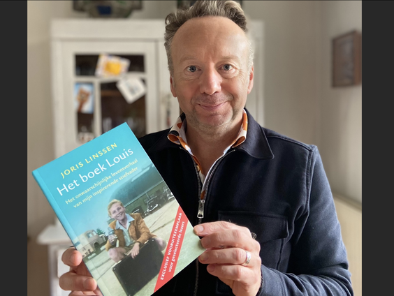 Presentator Joris Linssen schreef een boek over het bijzondere leven van zijn stiefvader