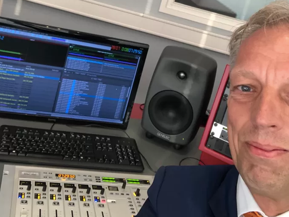 Burgemeester Sjors Fröhlich maakt Lintjescappuccino!