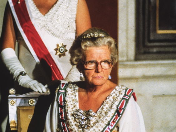 Een regeerperiode van 32 jaar, van Koningin Juliana