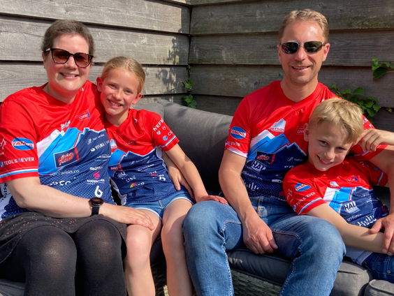 UPDATE: Olivier (12) en Juliette (10) beklimmen de Alpe d'Huez voor hun moeder!