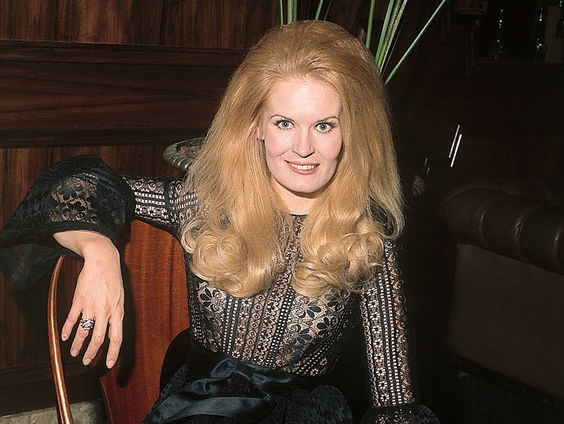 Country Roads: Lynn Anderson