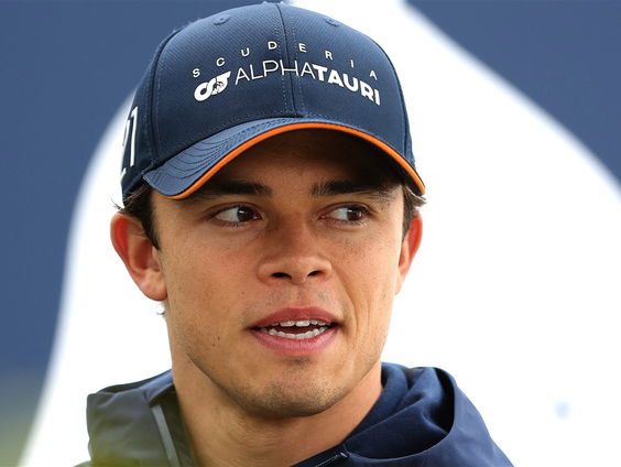 Leo Oldenburger heeft een boek over coureur Nyck de Vries geschreven